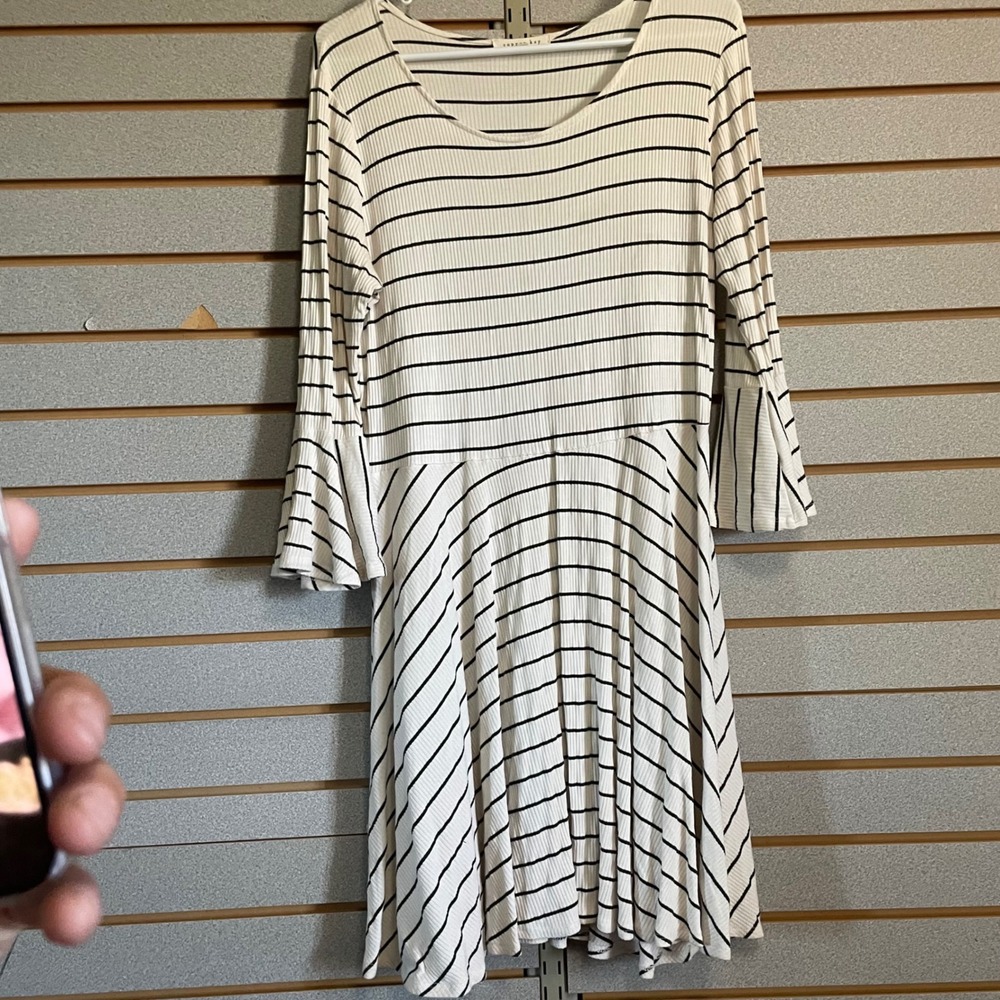 Copper Key XL Dress White Black Striped Bell Sleeve Swing‎ Knit Casual